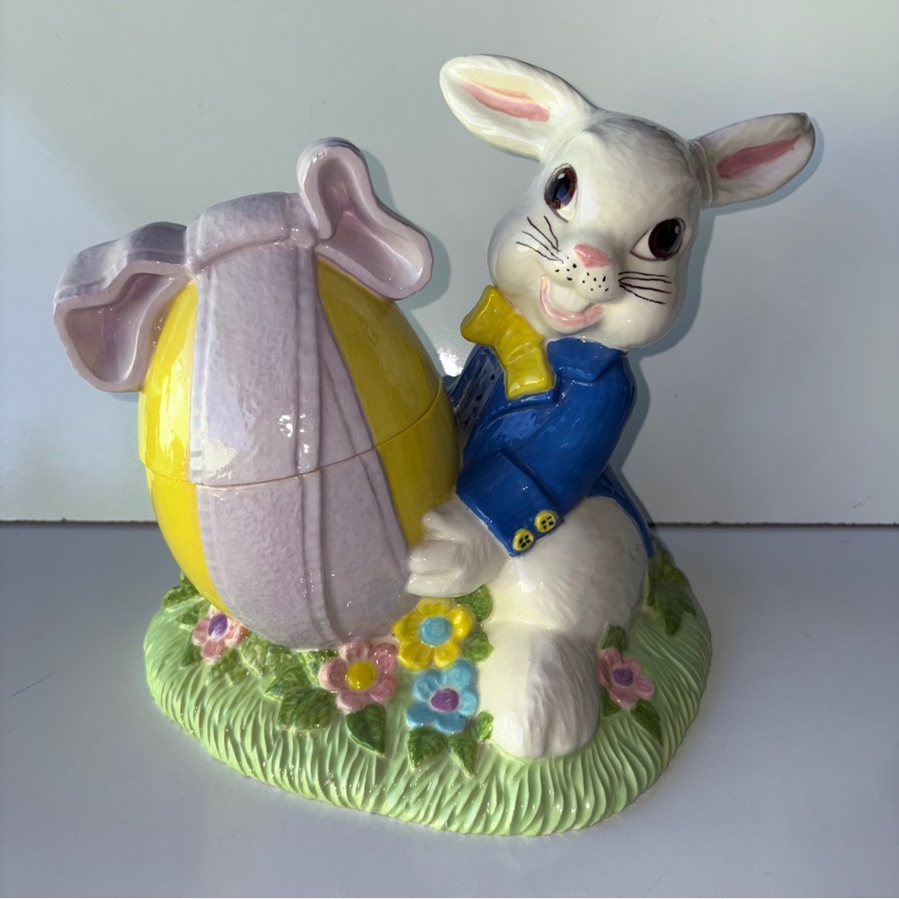 RARE! Vintage 1978 Sittre Ceramic Easter Bunny Eggs Cookie Candy Jar Décor
